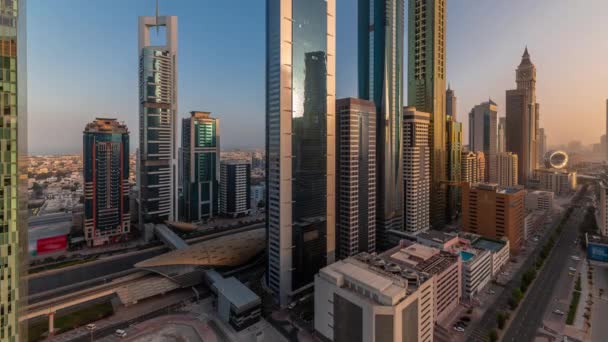 Flygfoto Över Dubai International Financial District Med Sol Reflekterad Från — Stockvideo