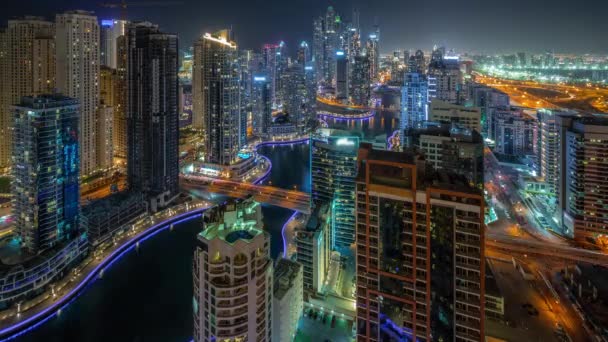 Dubai Marina Nın Yüksek Bloğundaki Çeşitli Gökdelenlerin Görüntüsü Tüm Gece — Stok video