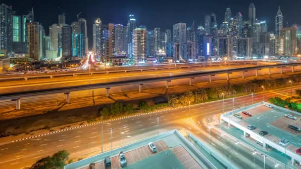 Dubai Marinası Tüm Gece Boyunca Gökdelenlerin Yüksek Binası Işıkları Kapalı — Stok video