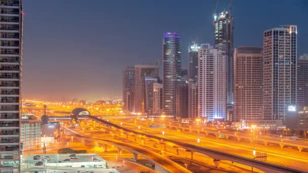 Pencakar Langit Dubai Marina Dan Jalan Sheikh Zayed Dengan Kereta — Stok Video