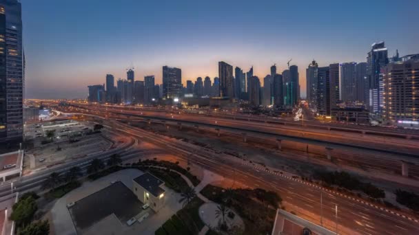 Dubai Marina Skyskrapor Panorama Och Sheikh Zayed Väg Med Tunnelbana — Stockvideo