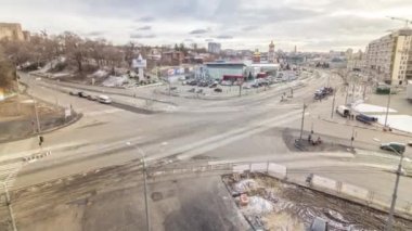 Ukrayna 'nın Kharkov kentindeki hava trafiği kavşağında trafik vardı. Klochkovskaya Caddesi ve şehir merkezindeki tramvay demiryollarıyla yeniden inşa edildikten sonra yokuş aşağı