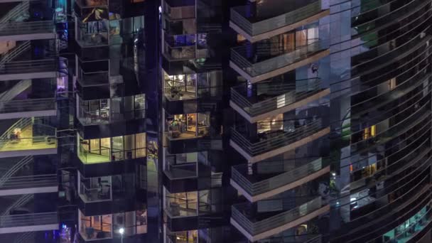 Ночной Вид Окон Многих Многоэтажек Высотный Небоскреб Освещением Номерах — стоковое видео