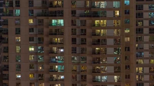 Ramen Hoogbouw Exterieur Late Avond Met Gloeiende Knipperende Interieur Lichten — Stockvideo
