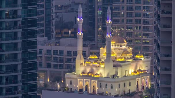 Raheem Moschee Zwischen Wolkenkratzern Tag Und Nacht Übergang Zeitraffer Auf — Stockvideo