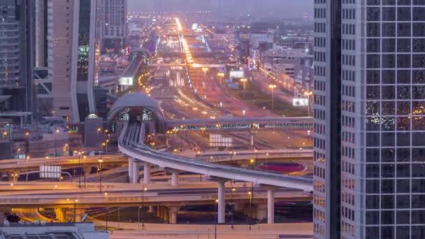 Dubai Skyline Céntrico Noche Día Timelapse Transición Sheikh Zayed Tráfico — Vídeo de stock
