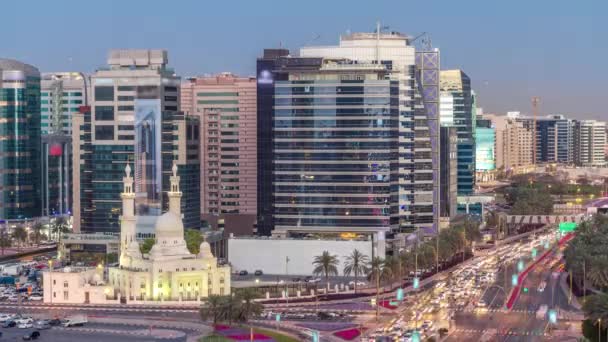 Mosquée Près Dubai Creek Entourée Bâtiments Modernes Circulation Achalandée Jour — Video