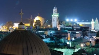Kudüs 'teki Eski Şehir' in silueti tarihi binalar ve İsrail 'deki Kaya Hava Kubbesi' nin aydınlatılmış zaman çizelgesi. Orta Doğu