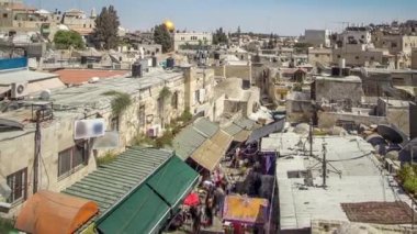 Kudüs 'teki Eski Şehir' in silueti. İsrail 'deki tarihi binalar havadan zaman çizelgesi. Orta Doğu. Yukarıdan pazarla Şam kapısından görüntüle