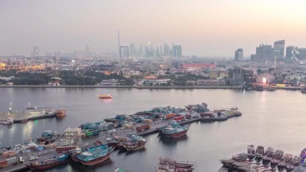 Dubai Creek Krajobraz Dzień Nocy Przejścia Timelapse Łodzi Jachtów Nowoczesnych — Wideo stockowe