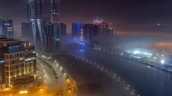 Edifícios São Cobertos Com Espessa Camada Nevoeiro Business Bay Noite — Fotografia de Stock