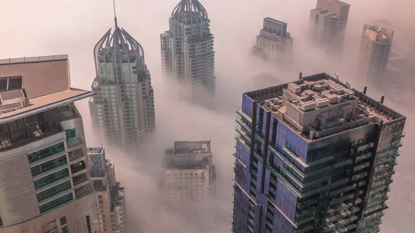Torres Cubiertas Por Rara Niebla Invernal Madrugada Sobre Horizonte Dubai —  Fotos de Stock