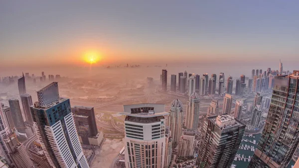 Dubai Marina Panoraması Nda Güneş Doğarken Jlt Gökdelenleri Golf Sahası — Stok fotoğraf