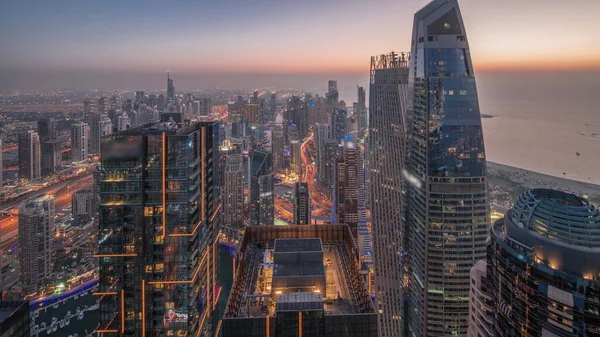 Panoramatický Panoramatický Výhled Dubajský Přístav Průplavem Obklopeným Osvětlenými Mrakodrapy Podél — Stock fotografie