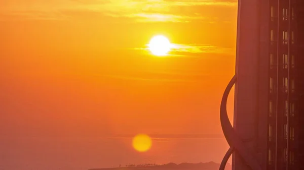 Захід Сонця Над Морем Біля Дубайського Водного Каналу Помаранчевим Повітряним — стокове фото