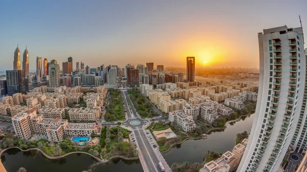 Sonnenaufgang Über Wolkenkratzern Barsha Heights Distrikt Und Flachbauten Greens Distrikt — Stockfoto