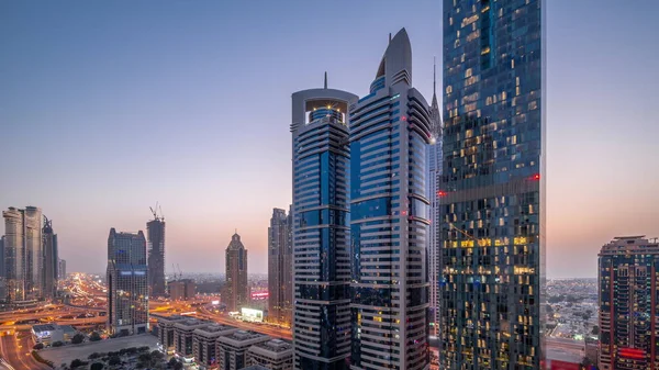 Günbatımından Sonra Dubai Uluslararası Finans Bölgesi Nin Hava Görüntüsü Birçok — Stok fotoğraf