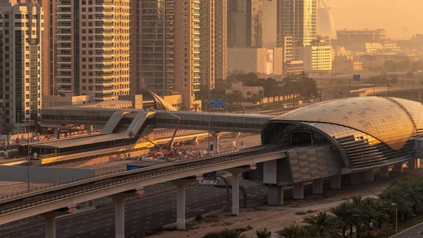 Futurisztikus Épület Dubai Metróállomás Luxus Felhőkarcolók Mögött Dubai Marina Légi — Stock Fotó