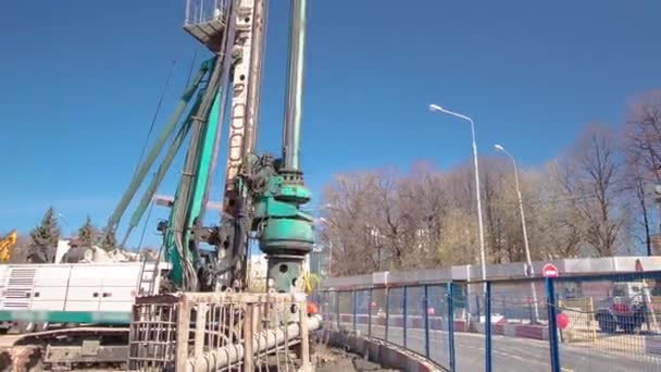 Drilling Rig Working Timelapse Reinforcing Structures Thick Iron Pipes Beams — Vídeo de Stock