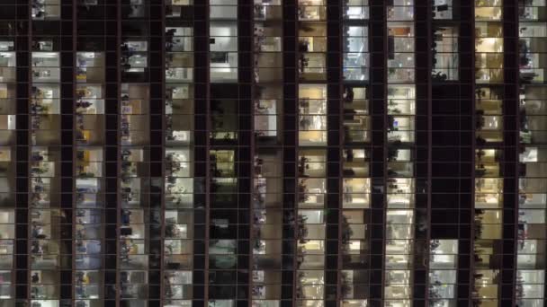 Зблизька Світіння Офісних Вікон Міжнародному Бізнес Центрі Skyscrapers Великому Місті — стокове відео