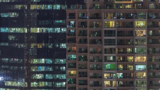 Las Ventanas Los Edificios Apartamentos Oficinas Noche Timelapse Luz Las — Vídeo de stock