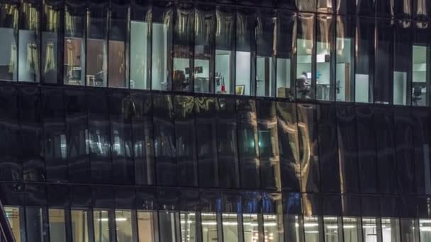 Fenster Von Bürogebäuden Nächtlichen Zeitraffer Das Licht Aus Den Panoramafenstern — Stockvideo