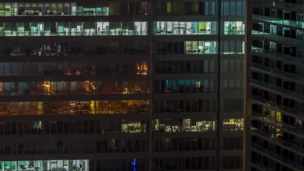 Fenster Von Bürogebäuden Vergehen Nacht Auf Tag Das Licht Aus — Stockvideo