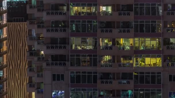 Panorama Nocturno Plano Luz Multicolor Ventanas Edificios Apartamentos Varios Pisos — Vídeo de stock