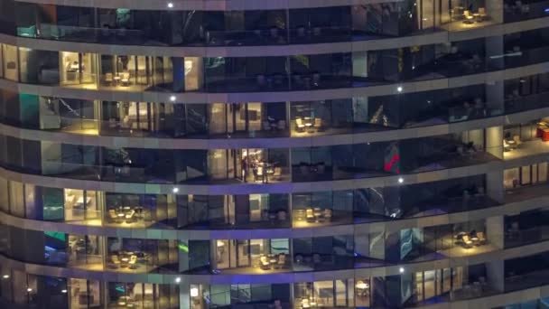 Зовнішній Вигляд Вікон Квартирах Високого Класу Будівлі Нічний Час Сяючі — стокове відео