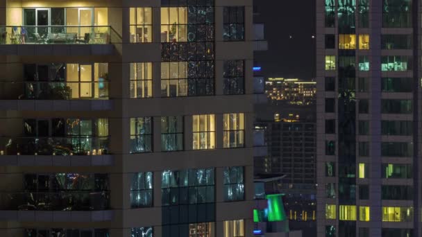 Vista Nocturna Del Apartamento Exterior Del Edificio Recidencial Timelapse Con — Vídeo de stock