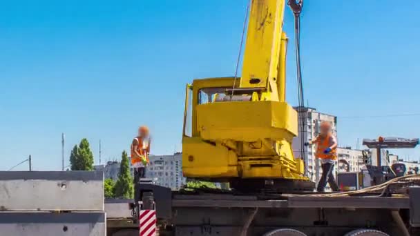 Unloading Concrete Plates Yellow Crane Road Construction Site Timelapse Industrial — Vídeo de Stock