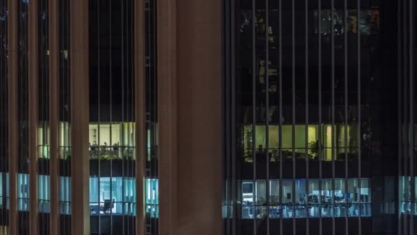 Světla Oken Moderních Kancelářských Budovách Časově Plynou Noci Víceúrovňové Mrakodrapy — Stock video