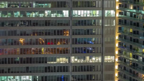 Okna Biurowców Przez Całą Noc Światła Gaszone Oknach Wieżowców Wieczorny — Wideo stockowe