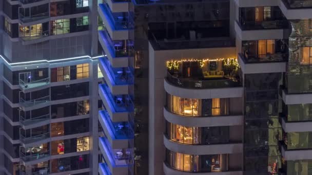 Luz Nas Janelas Das Torres Modernas Exterior Prédio Apartamentos Noite — Vídeo de Stock