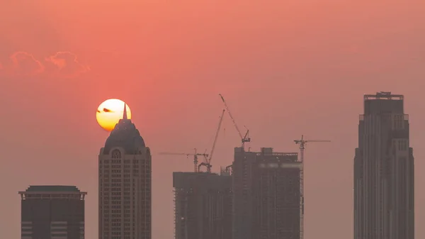 Ουρανοξύστης Σύγχρονη Αρχιτεκτονική Του Ντουμπάι Πύργους Επιχειρηματικό Κόλπο Στο Ηλιοβασίλεμα — Φωτογραφία Αρχείου