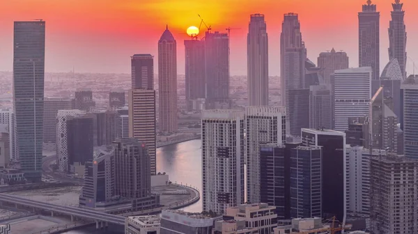 Ουρανοξύστης Σύγχρονη Αρχιτεκτονική Του Ντουμπάι Πύργους Επιχειρηματικό Κόλπο Στο Ηλιοβασίλεμα — Φωτογραφία Αρχείου
