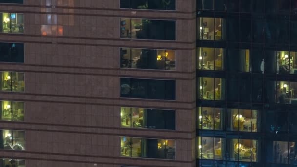 Vista Exterior Janelas Panorâmicas Apartamentos Edifício Classe Alta Noite Timelapse — Vídeo de Stock