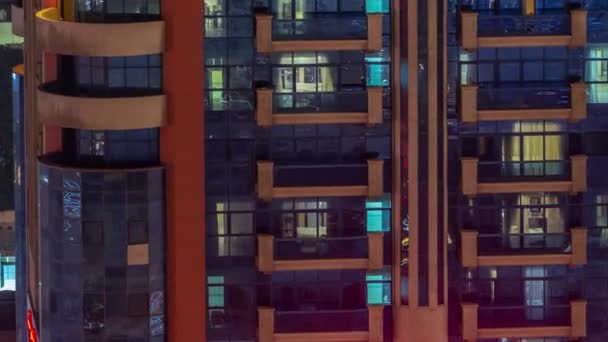 Éjszakai Antenna Kilátás Apartman Épület Üveg Ablak Homlokzat Megvilágított Munkatermek — Stock videók
