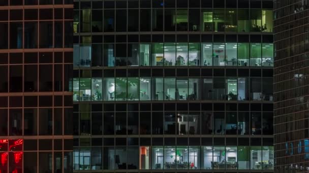 Закрыть Вид Панорамные Окна Офиса Международном Деловом Центре Skyscrapers Ночью — стоковое видео