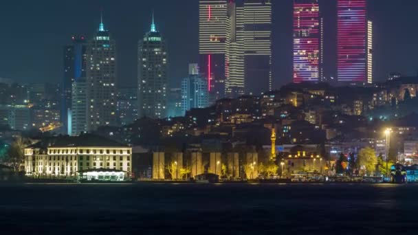 Ночной Обзор Района Бизиктас Небоскребами Мечетью Стамбуле Взятый Азиатской Части — стоковое видео