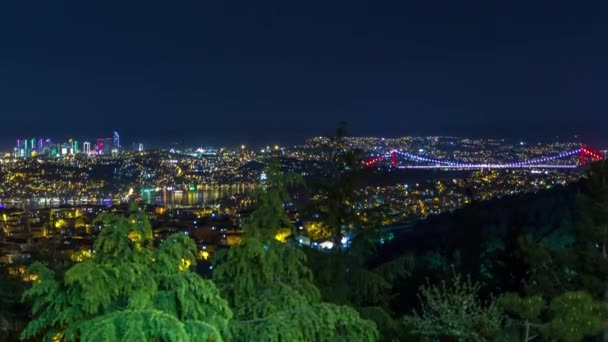 Обзор Моста Фатиха Султана Мехмета Соединяющего Азию Европу Ночью Вершины — стоковое видео