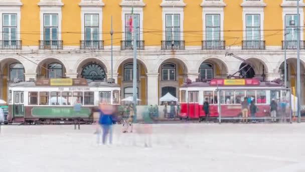 Лісабонський Старий Трамвай Зупиняється Торговій Площі Старому Місті Timelapse Колоритна — стокове відео