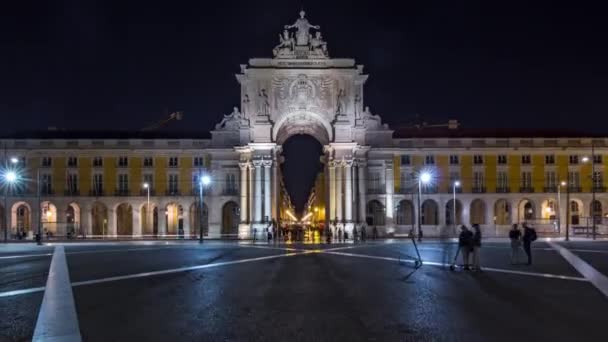 Триумфальная Арка Руа Августе Торговой Площади Освещена Ночью Гиперлапсом Лиссабоне — стоковое видео
