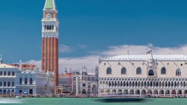 来自意大利威尼斯San Giorgio Maggiore的Campanile San Marco Marks Belfry和Palazzo Ducale Doges Palace — 图库视频影像