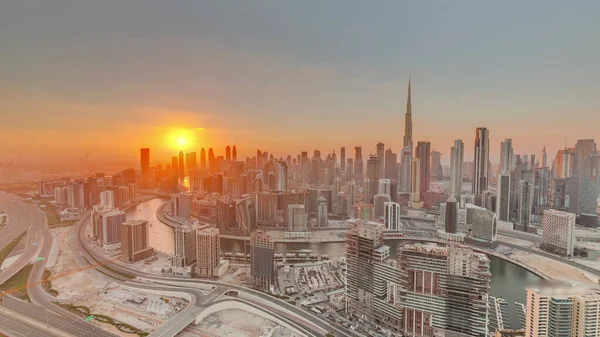 Огромный Небосклон Современной Архитектурой Делового Залива Дубая Центре Города Закате — стоковое фото