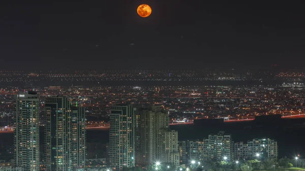Luna Subiendo Sobre Verdes Barsha Alturas Zona Distrito Noche Timelapse —  Fotos de Stock
