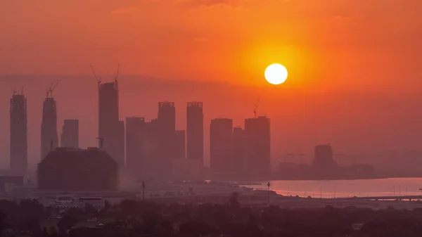 Рассвет Над Дубайской Гаванью Небоскребами Строящимися Канатными Дорогами Большое Красное — стоковое фото