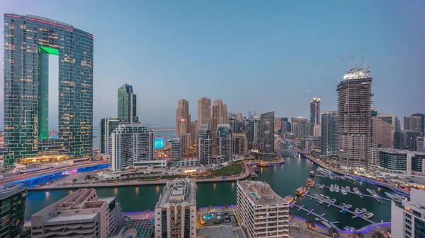 Panorama Dubai Marina Con Varios Barcos Yates Estacionados Puerto Rascacielos —  Fotos de Stock