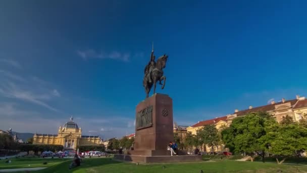Памятник Хорватскому Королю Томиславу Гиперлапсу Художественный Павильон Красочном Парке Загреба — стоковое видео