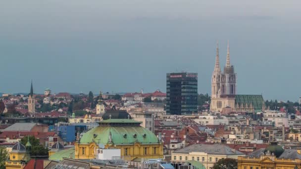 Загребская Столица Хорватии Собор Современный Небоскреб Старой Панорамой Города День — стоковое видео